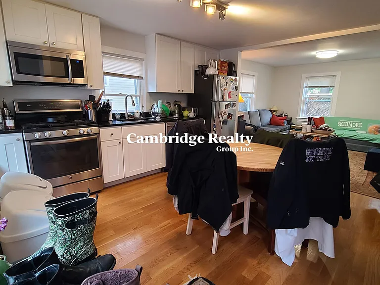 115 Pleasant St #B — Photo 2