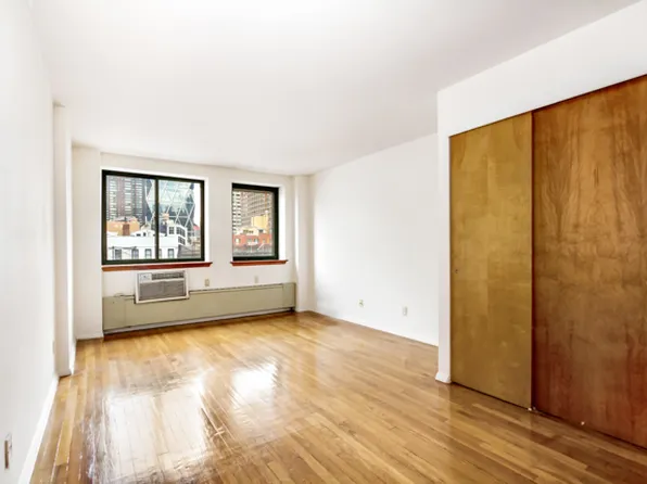 325 West 51st Street image 1 of 7