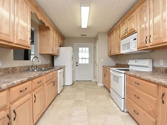 4th image of 364 Gandervalley Ln