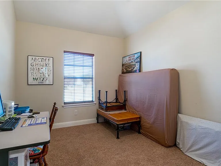 225 Glenview Dr — Photo 19