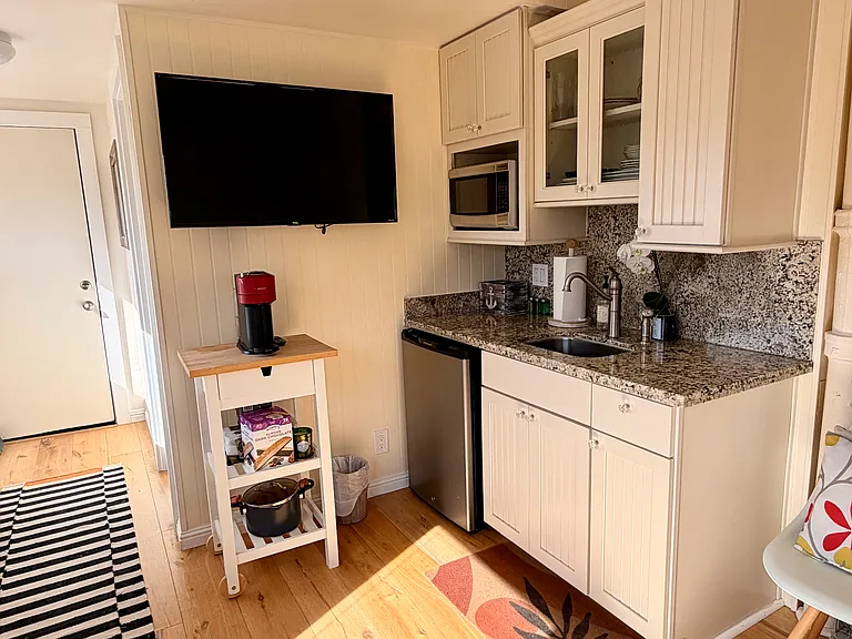 75 Front St #E — Photo 6