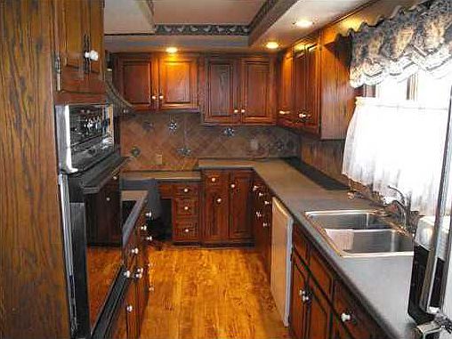 5th image of 402 E Auglaize St
