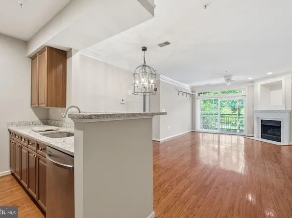 5112 Donovan Dr APT 101, Alexandria, VA 22304