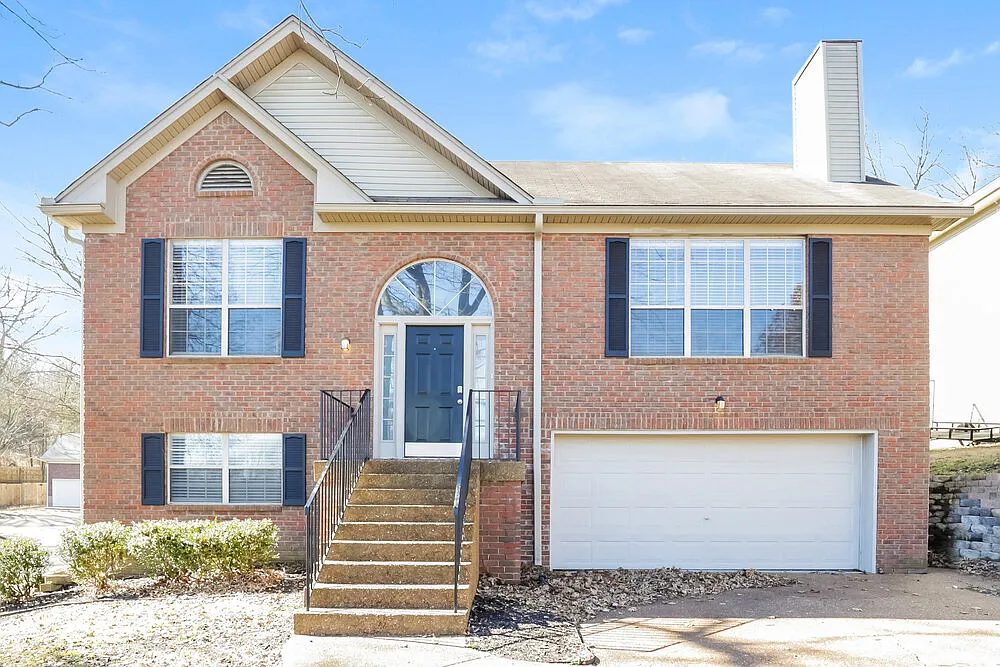 3 bed, 2.0 bath, 1677 sqft, $2,240 — Photo 1