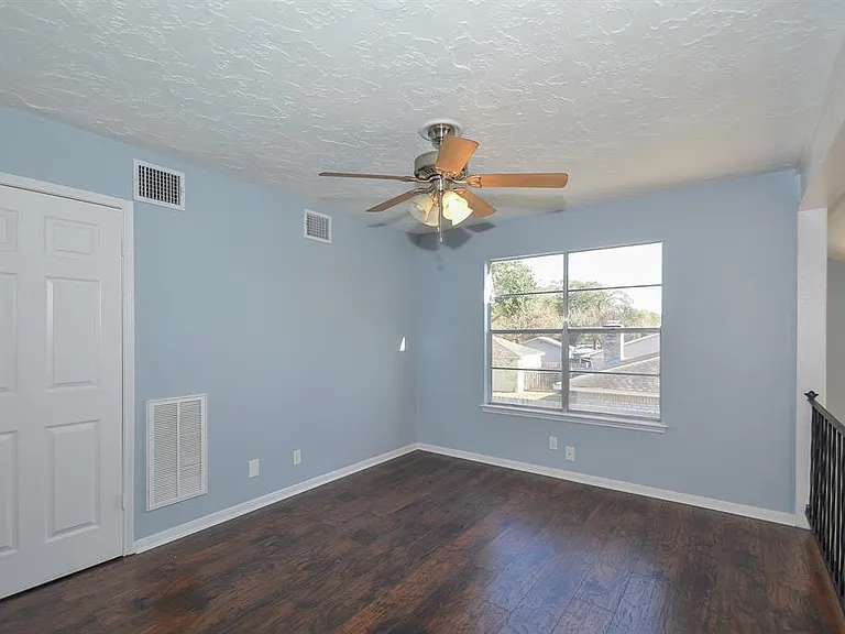 22722 Fincastle Dr — Photo 6