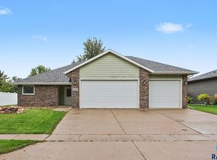 828 E 70th St, Sioux Falls, SD 57108