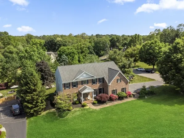 1 Acorn Trl, Chester Boro, NJ 07930