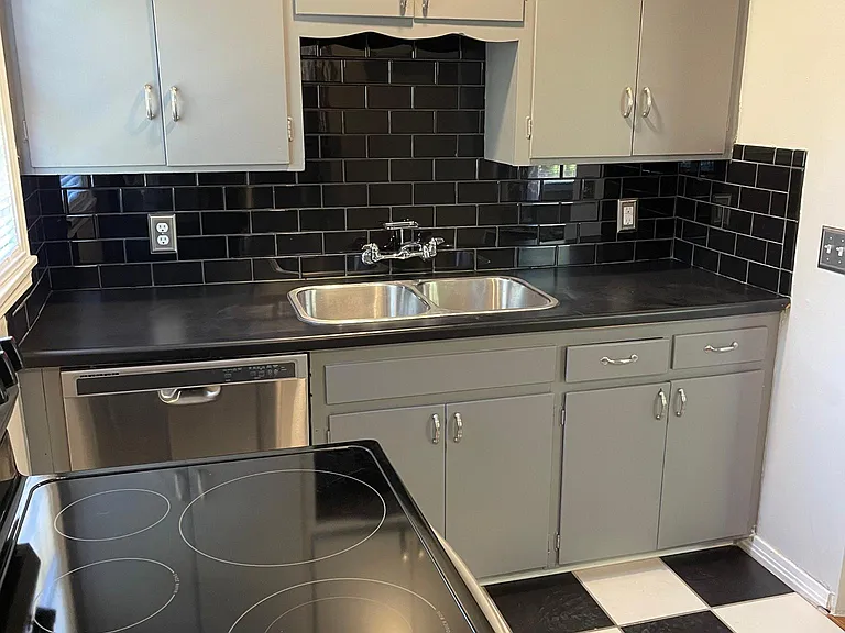 4520 N Harvey Pkwy #4 — Photo 7