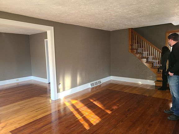2nd image of 1121 Diamond Ave