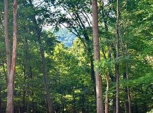 302 Winterberry Dr, Moorefield, WV 26836
