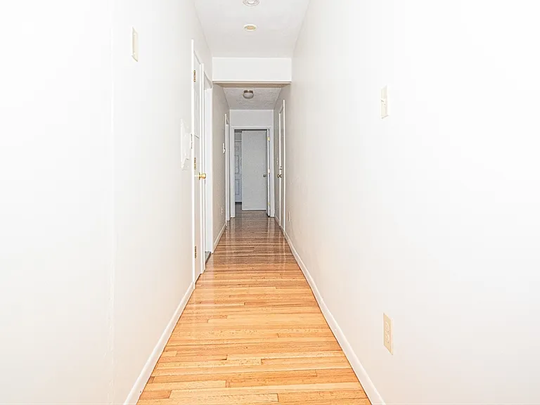 29 William St #22 — Photo 4