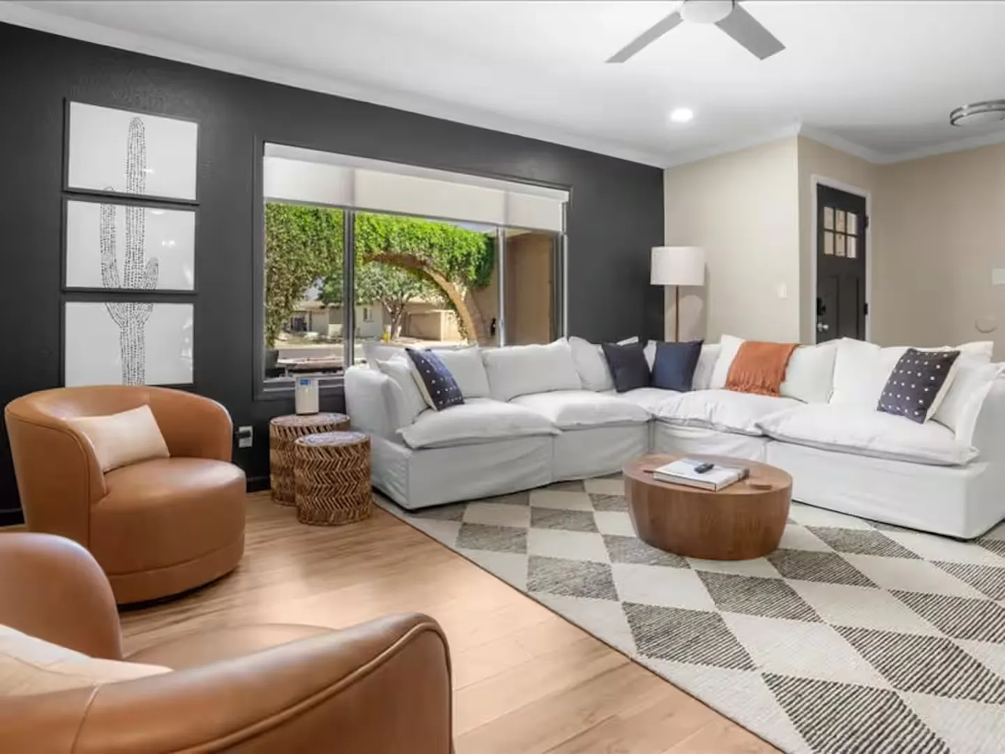 5 bed, 2044 sqft, $5,000 — Photo 2
