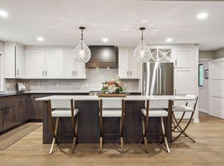 18225 Hermitage Way, Minnetonka, MN 55345