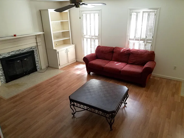 954 Glastonbury Cir #B — Photo 5