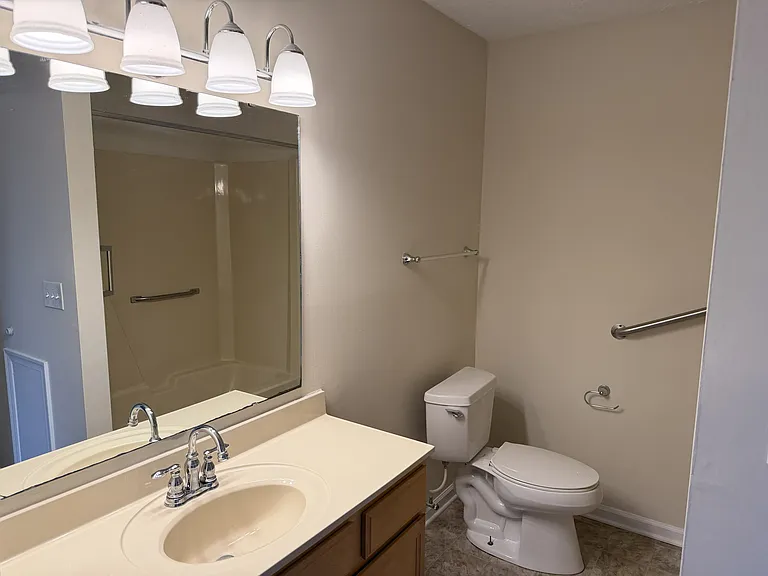 Commonwealth Senior Living at Radford — Photo 15