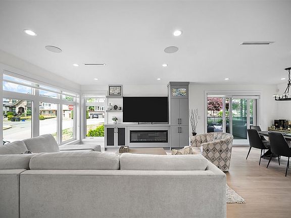 3rd image of 1010 Augusta Ave