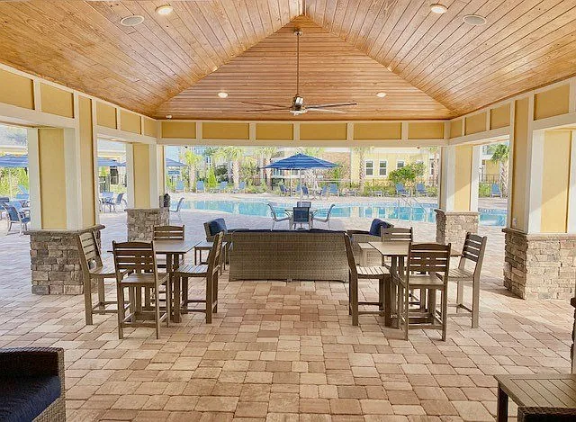 The Oaks on the Lake Upscale 55+ Apartments — Photo 19