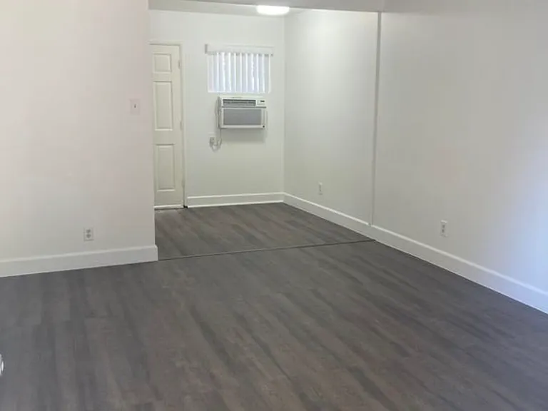 921 E Devonshire Ave #921 — Photo 3