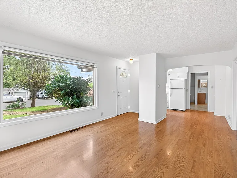 345 NW Norman Ave — Photo 7