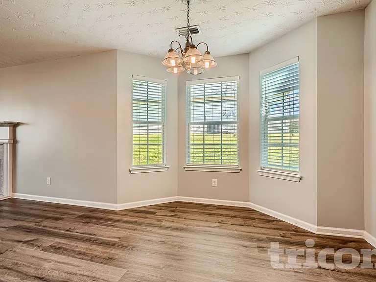 552 Howell Dr — Photo 21