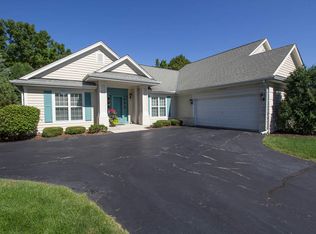 W233N3077 Oakmont Ct W, Pewaukee, WI 53072