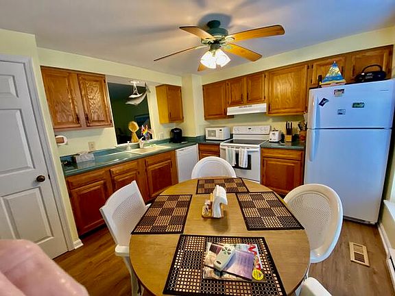 3rd image of 38172 Robinsons Dr APT 9