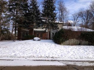 30370 Tanglewood Dr, Farmington Hills, MI 48331