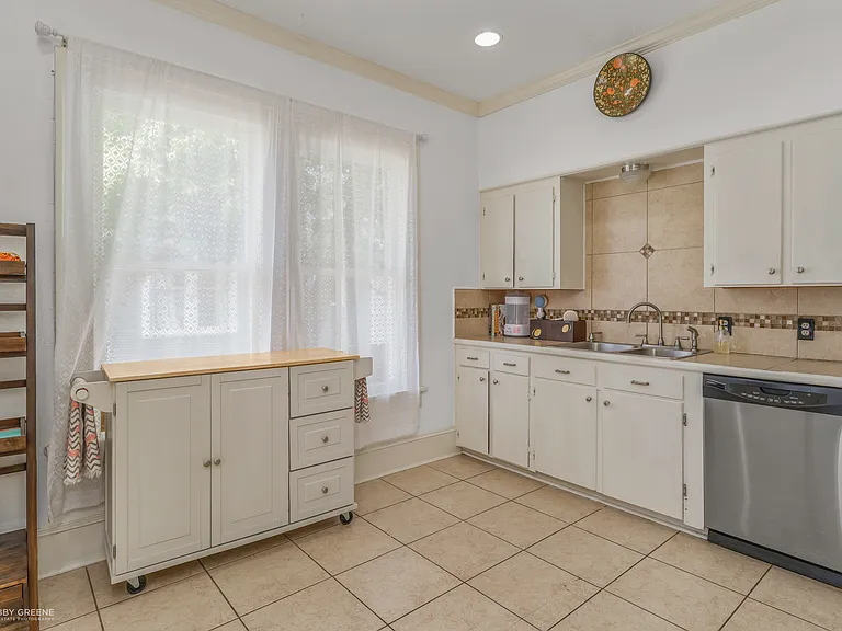 403 Boulevard St — Photo 9