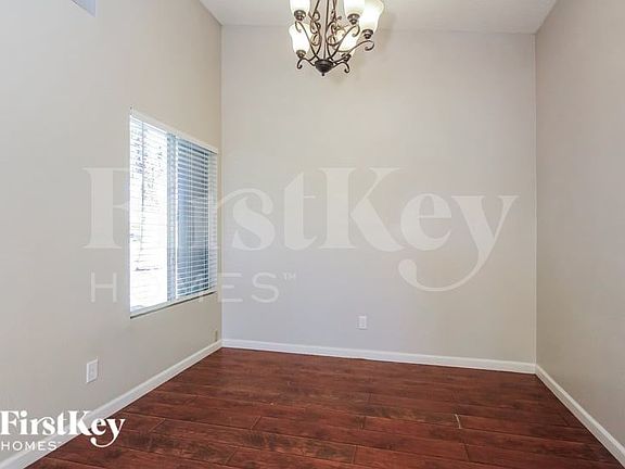 5th image of 515 E Renee Dr