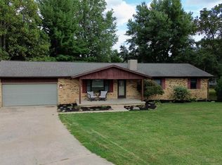 205 Crestmont Dr, Vincennes, IN 47591