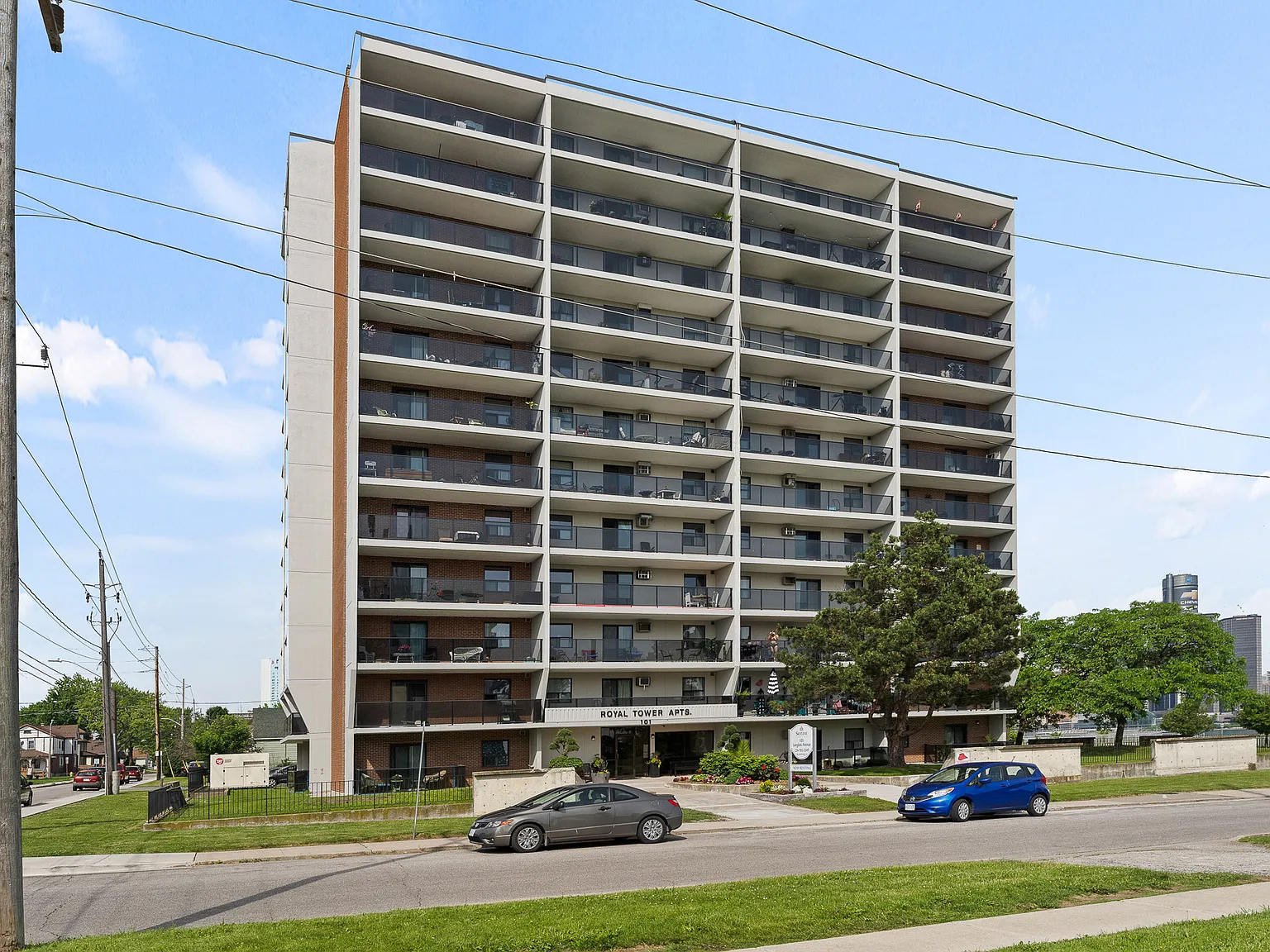 Royal Tower Apartments — Photo 2