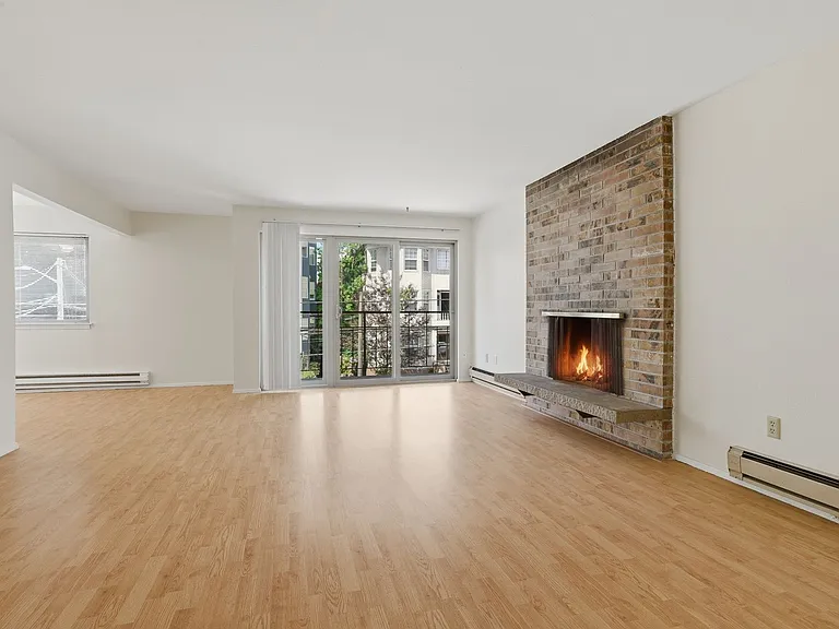 1408 Queen Anne Ave N — Photo 12