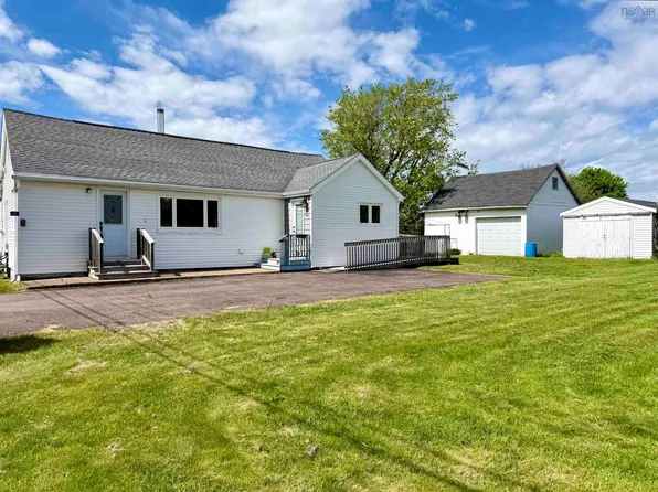 8 Standish St, Cumberland, NS B4H 3Y4