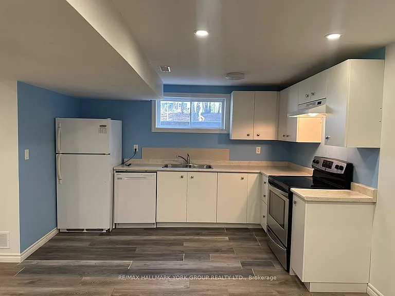 222 Currey Cres #BASEMENT — Photo 3