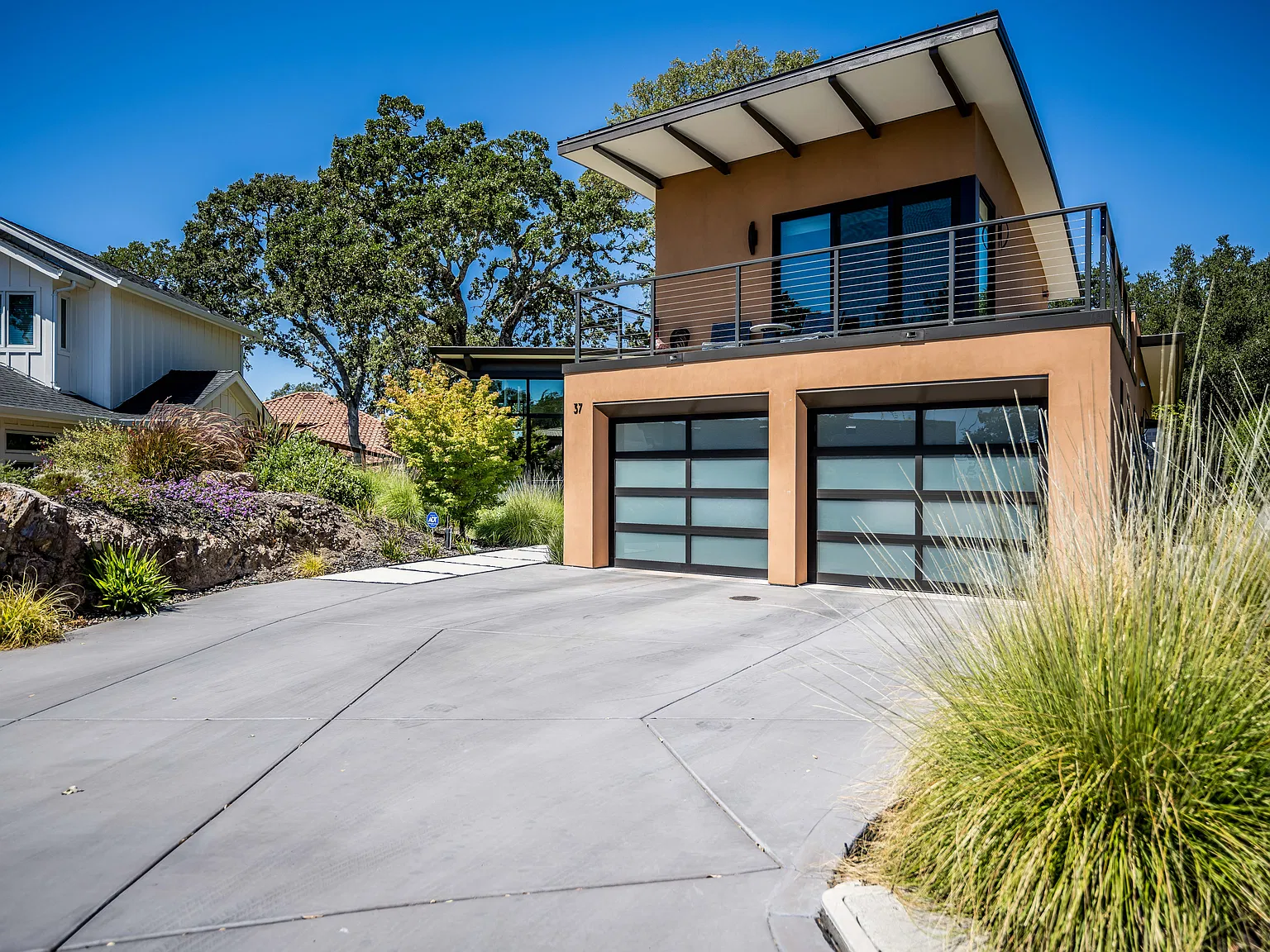 3 bed, 3.5 bath, 3500 sqft, $10,000 — Photo 2