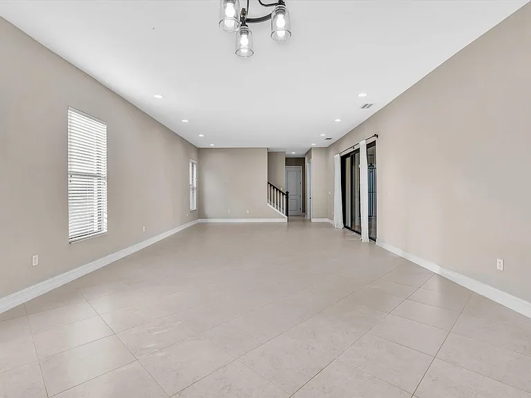10630 SW 55th St — Photo 6