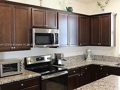 3rd image of 12460 NW McGregor Ln
