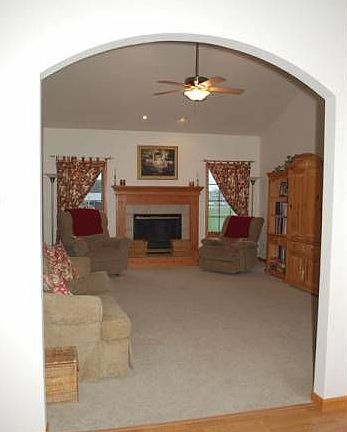 4th image of 745 Killdeer Ln