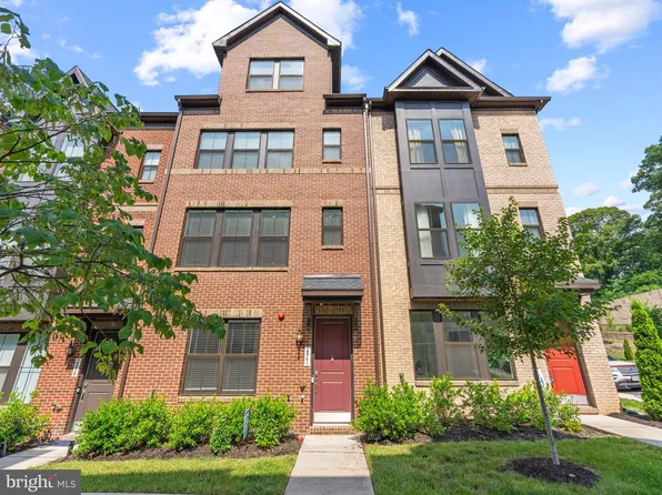 2841 Hokie Ln, Alexandria, VA 22306