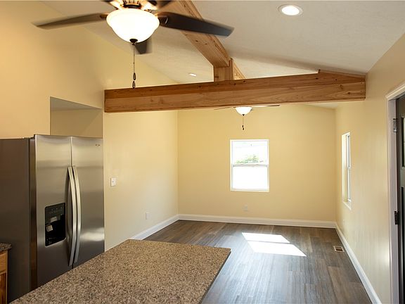 4th image of 387 W Wylie Ave