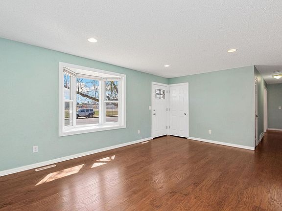 4th image of 3411 N Douglas Ave