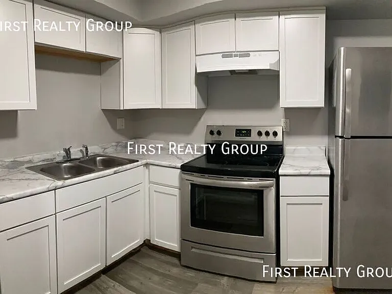 305 N Broadway St #7 — Photo 2