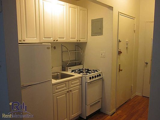 4th image of 409 E 88th St APT 3B