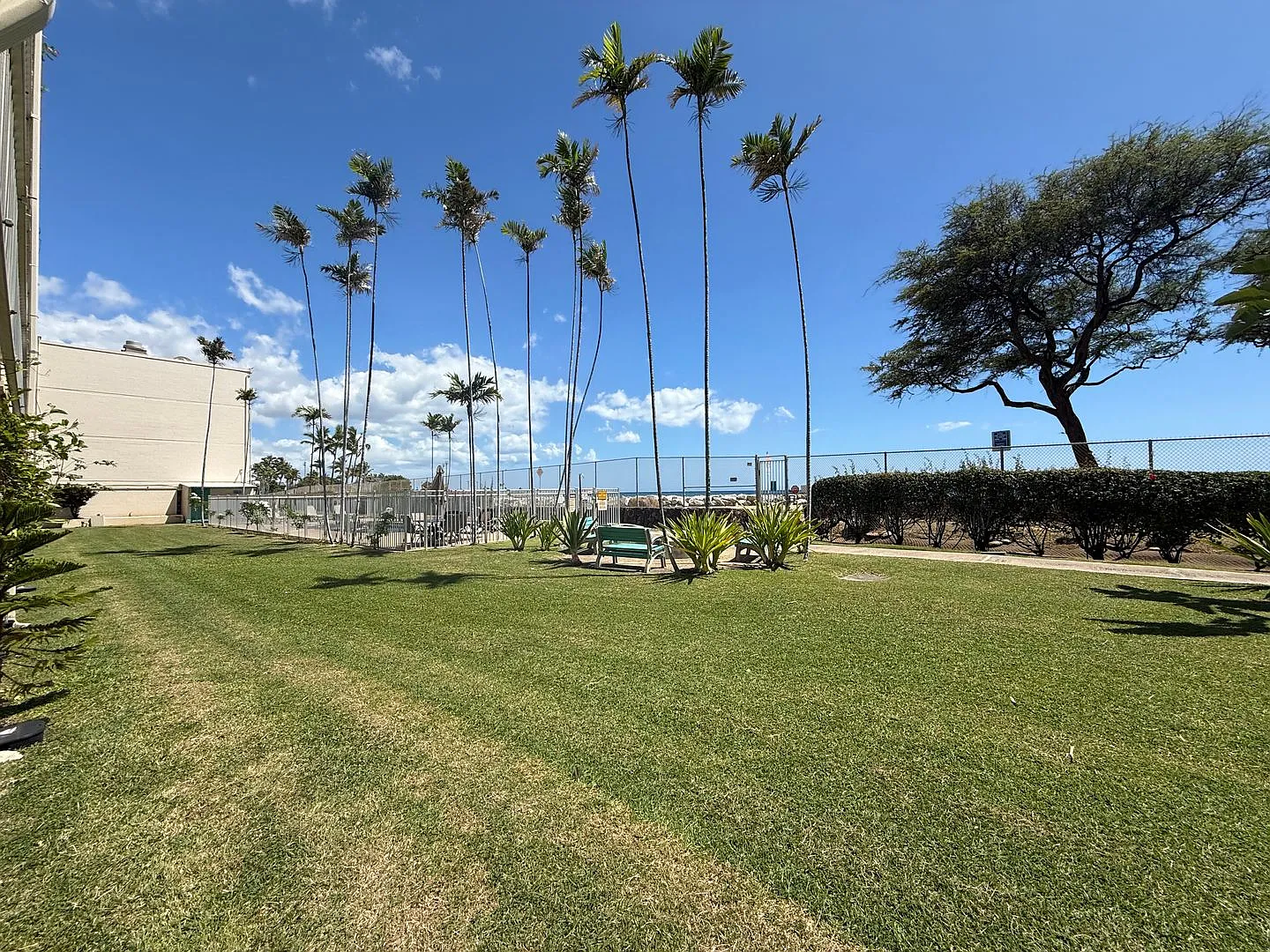 Makaha Surfside — Photo 1