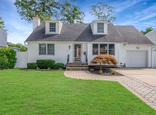 38 Abbey St, Massapequa Park, NY 11762