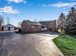 721 Pleasant View Dr, Lancaster, NY 14086
