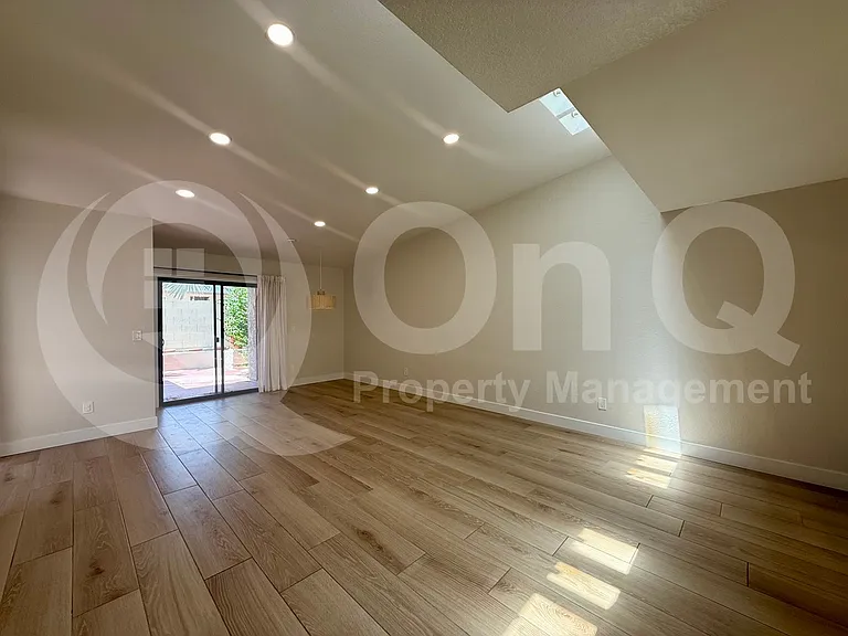 4322 N 28th Way — Photo 5