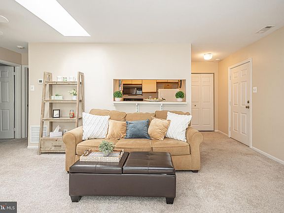 4th image of 1614 Diamond Dr