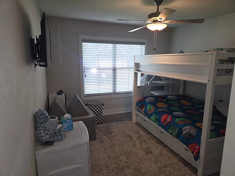 1512 Spring Mountain Dr — Photo 10