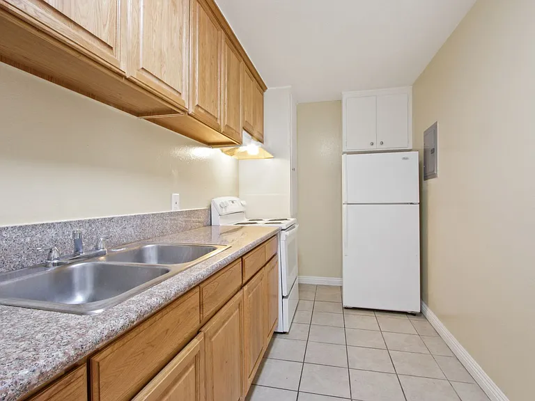 Ramona Garden Apartments — Photo 10